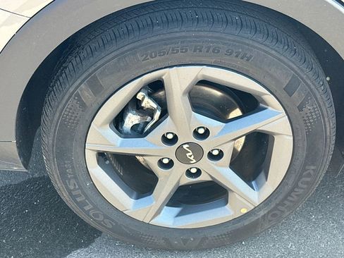 Used 2025 Kia K4 FWD image 17