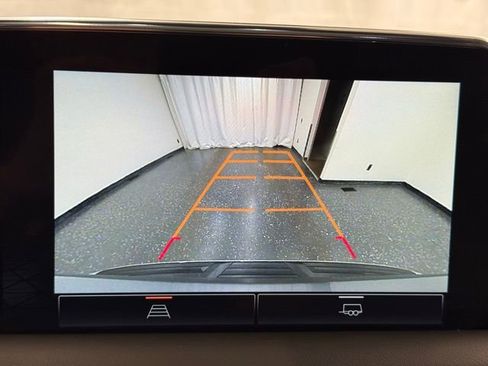 Used 2023 GMC Yukon SLT image 17