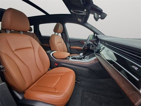 Used 2025 Audi Q7 3.0T Premium Plus image 12