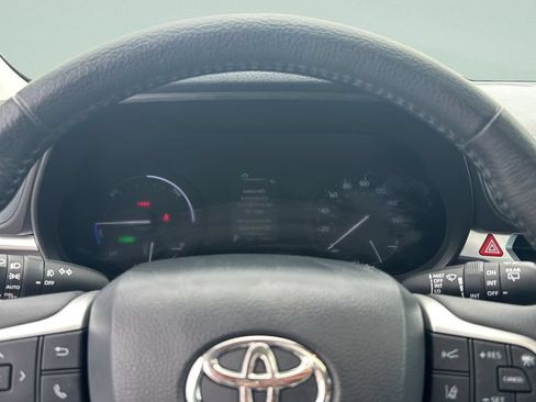 Used 2022 Toyota Sienna XLE FWD image 40