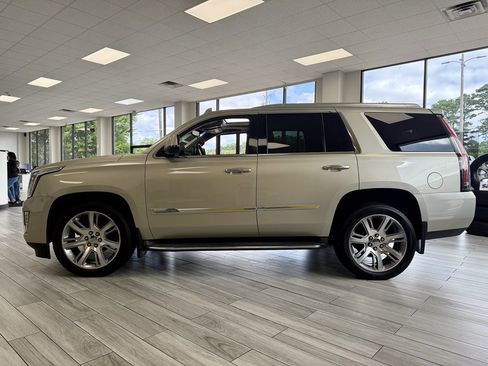 Used 2016 Cadillac Escalade Premium AWD/4WD image 4