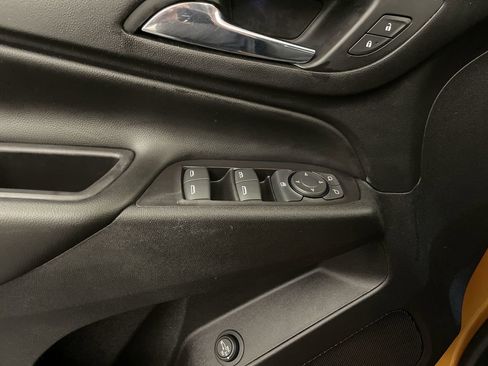 Used 2019 Chevrolet Equinox LT FWD image 16
