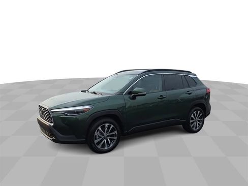 Used 2023 Toyota Corolla Cross XLE w/ Convenience Package image 4