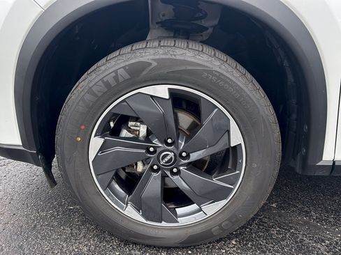Used 2024 Nissan Rogue SV FWD image 5