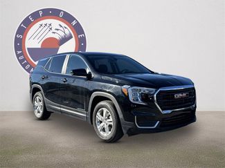 Used 2024 GMC Terrain SLE video 2