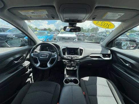 Used 2023 GMC Terrain SLE w/ Driver Convenience Package FWD image 18