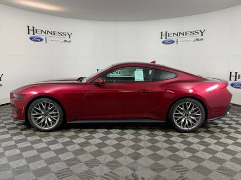 Used 2025 Ford Mustang Premium image 3