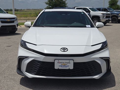Used 2025 Toyota Camry Hybrid FWD image 9