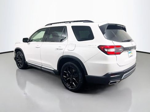 Certified 2025 Honda Pilot Touring image 7