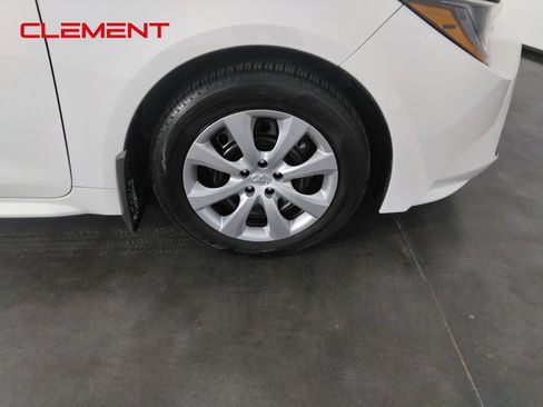 Used 2025 Toyota Corolla LE FWD image 32