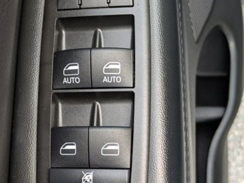 Used 2021 Jeep Grand Cherokee Laredo X image 16