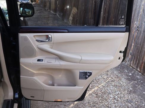 Used 2011 Lexus LX 570 4WD w/ Luxury Pkg image 25