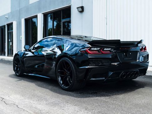 Used 2025 Chevrolet Corvette Z06 RWD image 7