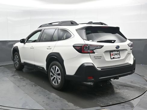 Used 2025 Subaru Outback Premium AWD/4WD image 9