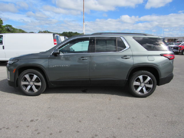 Used 2022 Chevrolet Traverse LT w/ LT Premium Package AWD/4WD image 3