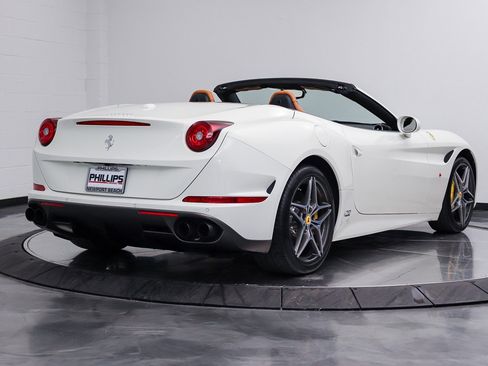 Used 2017 Ferrari California T RWD image 21