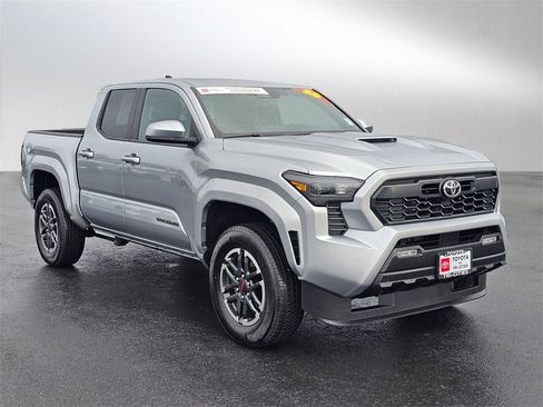 Used 2025 Toyota Tacoma TRD Sport image 7
