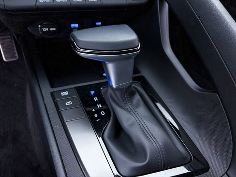 Used 2025 Hyundai Elantra Sport FWD image 22