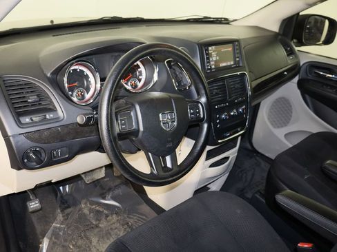 Used 2019 Dodge Grand Caravan SE image 27