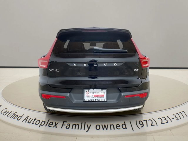 Used 2023 Volvo XC40 B4 Core w/ Convenience Package FWD image 4