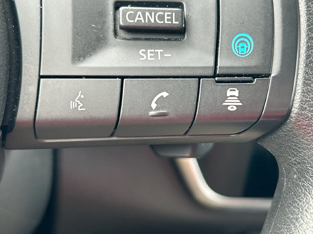 Used 2024 Nissan Rogue SV FWD image 17