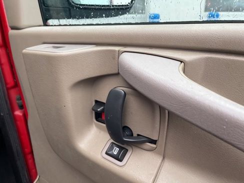 Used 2014 Chevrolet Express 3500 image 19