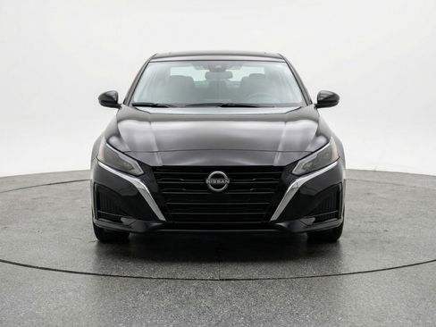 Used 2025 Nissan Altima 2.5 SV image 2