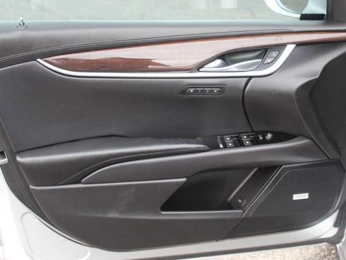 Used 2017 Cadillac XTS Luxury image 17