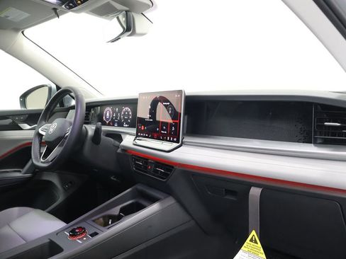 New 2026 Volkswagen Tiguan SE AWD/4WD image 23