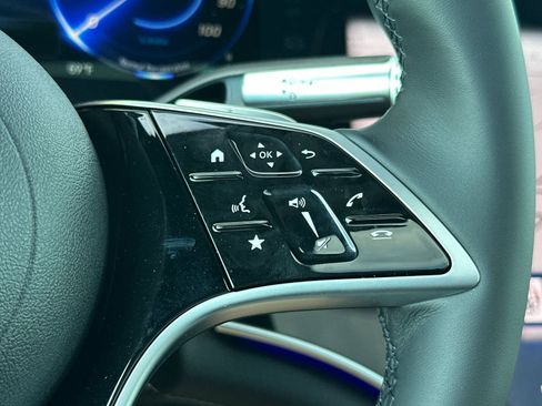 New 2026 Mercedes-Benz EQS 400 4MATIC SUV image 29