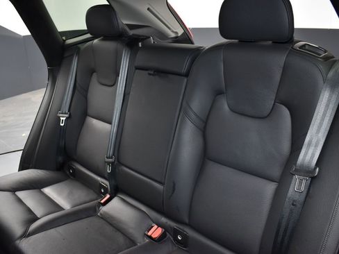 Used 2024 Volvo XC60 B5 Plus image 29