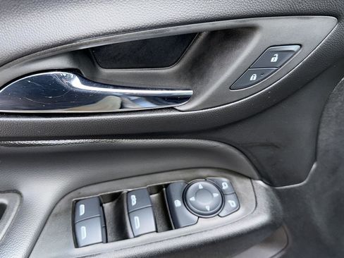Used 2024 Chevrolet Equinox LT FWD image 25