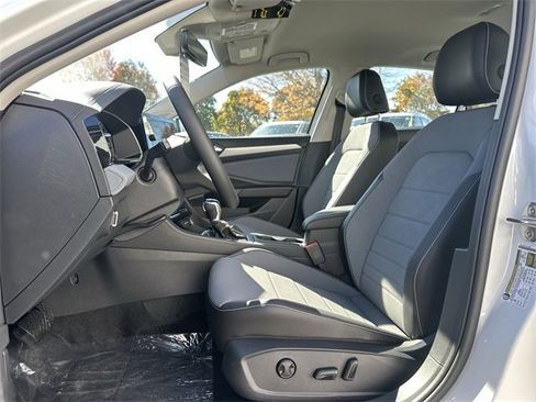 New 2025 Volkswagen Jetta SE image 12