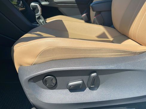 Used 2023 Volkswagen Tiguan SE w/ Panoramic Sunroof Package FWD image 17