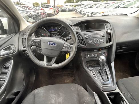 Used 2015 Ford Focus SE FWD image 5