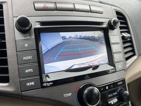 Used 2015 Toyota Venza XLE image 16