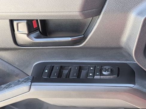 Used 2025 Toyota Tacoma SR5 AWD/4WD image 22