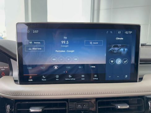 Used 2022 Lincoln Nautilus FWD w/ Premium Package image 18