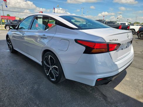 Used 2024 Nissan Altima 2.5 SR FWD image 6