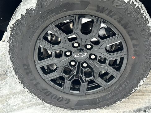 Used 2023 Chevrolet Colorado Trail Boss w/ Technology Package image 9