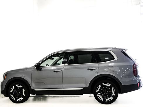 Used 2025 Kia Telluride S FWD image 6