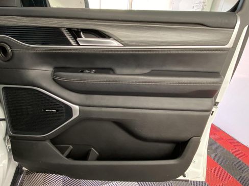 Used 2024 Jeep Wagoneer Series II w/ Flexible Seating Group RWD image 7