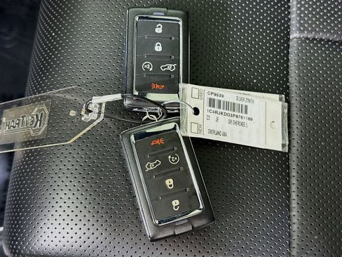 Used 2023 Jeep Grand Cherokee L Overland w/ Advanced Protech Group III AWD/4WD image 36