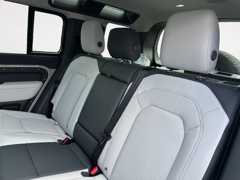 New 2026 Land Rover Defender 110 X-Dynamic SE AWD/4WD image 13