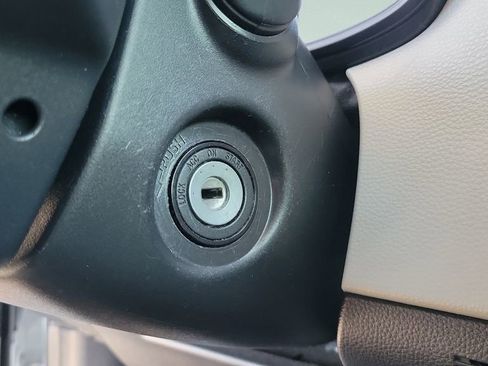 Used 2022 Toyota Corolla L image 27