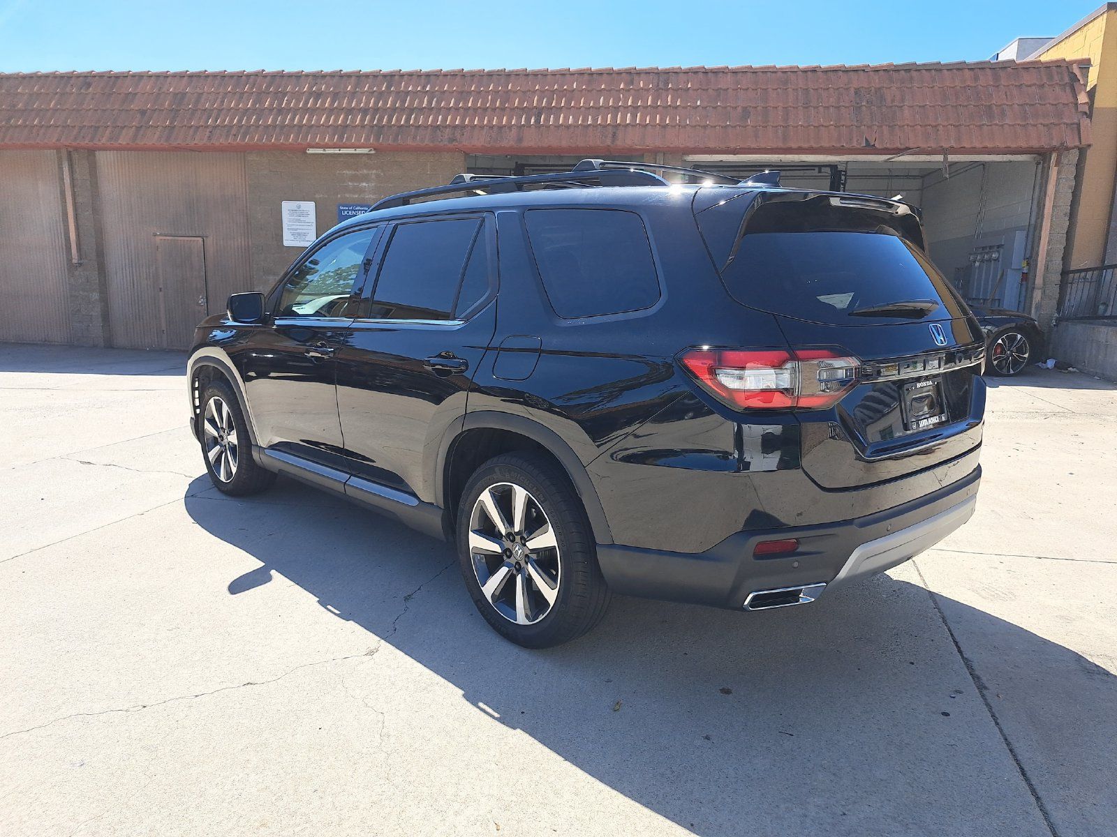 Used 2024 Honda Pilot Touring image 7