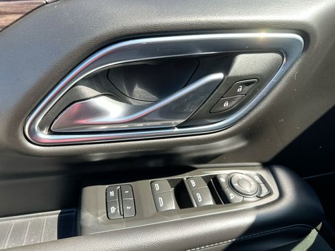 Used 2021 Chevrolet Suburban Z71 w/ Z71 Off-Road Package image 13