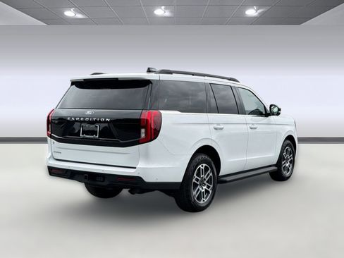 Certified 2025 Ford Expedition Active AWD/4WD image 9