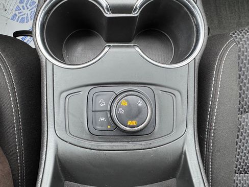 Used 2023 GMC Terrain SLE image 31