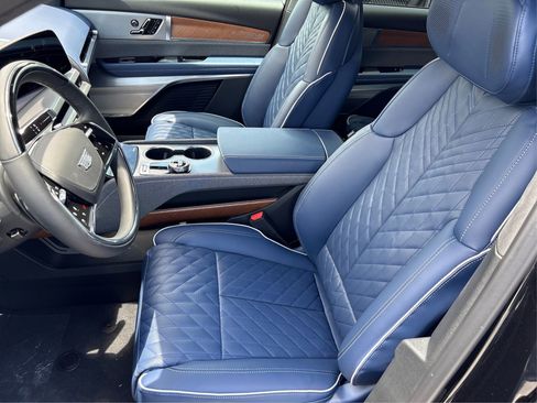 New 2026 Cadillac Vistiq Premium Luxury image 9